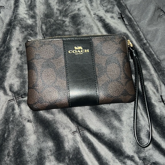 Coach Handbags - COACH wristlet